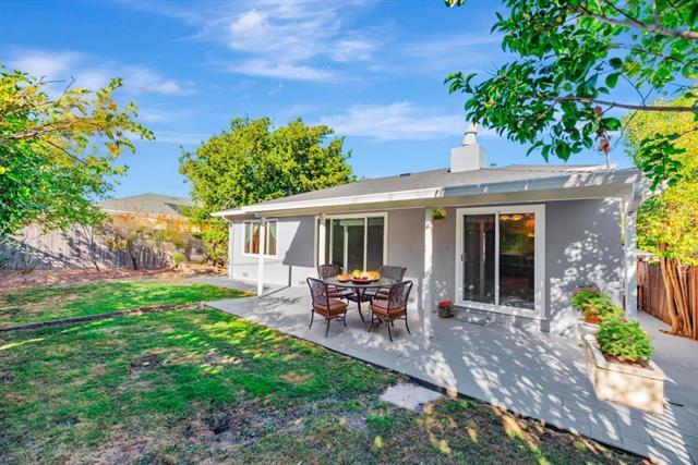 20 Queen Anne Court, Millbrae CA: https://media.crmls.org/mediaz/6e353af3-efa2-4cef-93a7-97e5fd9eb84d.jpg