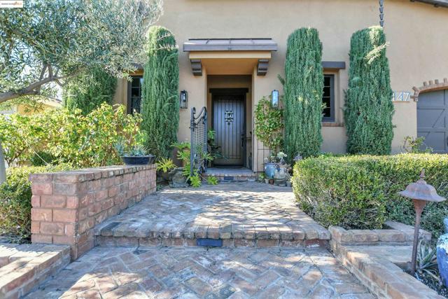 1147 Saint Julien St, Brentwood CA: https://media.crmls.org/mediaz/6e3573a6-9059-448b-baf6-e05177d7d947.jpg