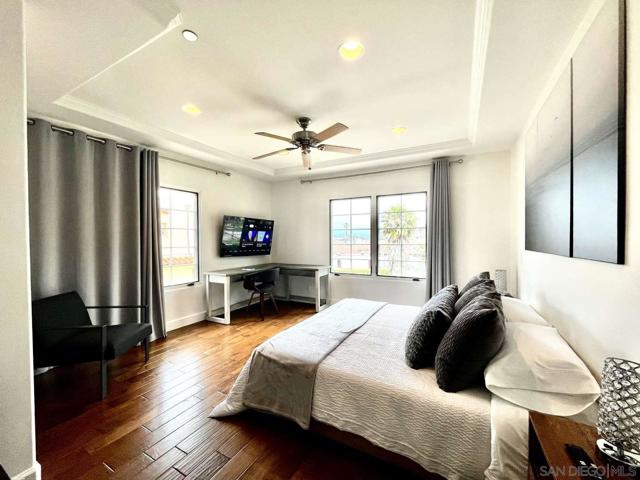 5103 W Wooley Rd, Oxnard CA: https://media.crmls.org/mediaz/6e36125c-2ee7-435e-8570-4bd24d8dfa27.jpg