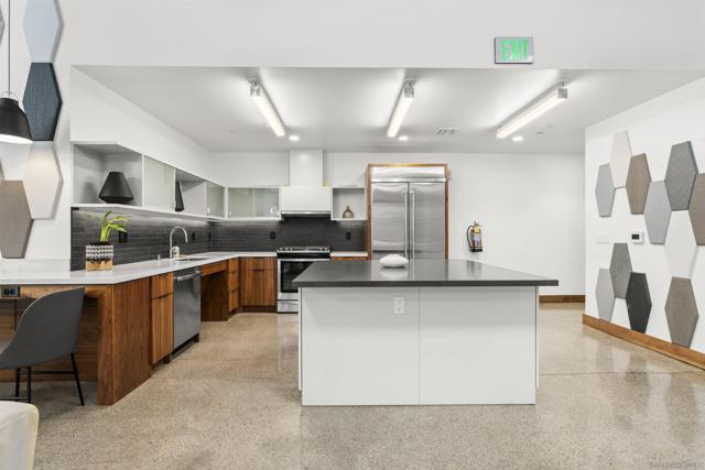 321 10th Ave, San Diego CA: https://media.crmls.org/mediaz/6e3686eb-1eff-4346-b34d-1b55271aff1a.jpg