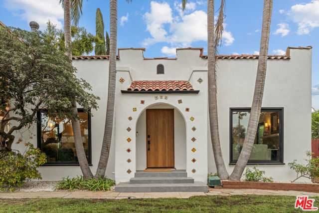 722 N La Jolla Avenue, Los Angeles CA: https://media.crmls.org/mediaz/6e36d089-bf04-487f-bba5-1825d0225a50.jpg