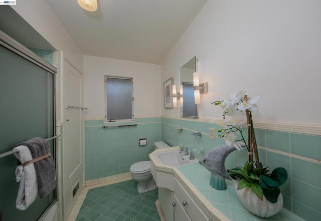 1785 Holly Ave, Menlo Park CA: https://media.crmls.org/mediaz/6e36e595-8a76-4213-bd94-e8c868cf8f41.jpg