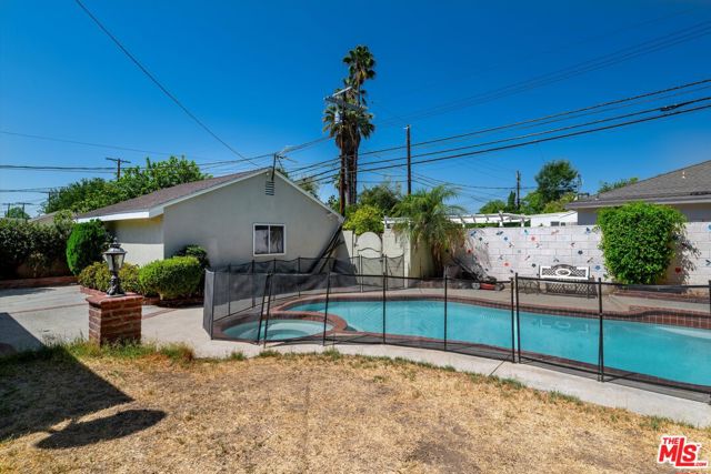 9253 Hayvenhurst Avenue, North Hills CA: https://media.crmls.org/mediaz/6e36f0d0-61bb-4e23-9ab5-de5f3f47569e.jpg