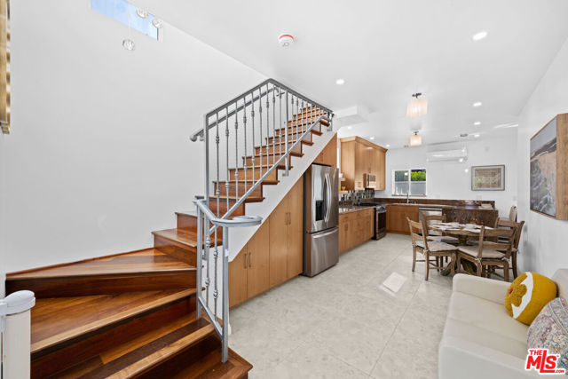 10623 W Olympic Boulevard, Los Angeles CA: https://media.crmls.org/mediaz/6e37568f-cdbe-47bd-bc08-082c9f8661bb.jpg