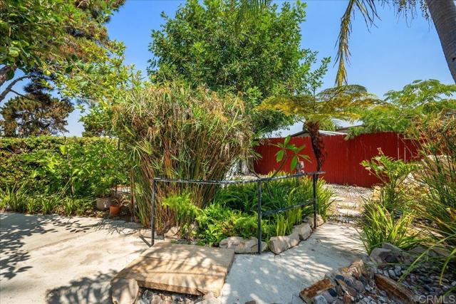 2130 Sunset Drive, Vista CA: https://media.crmls.org/mediaz/6e37bf0a-8d2e-44b3-b56c-3bb8dc024ae8.jpg