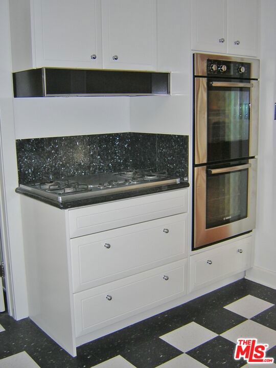 914 S Burnside Avenue, Los Angeles CA: https://media.crmls.org/mediaz/6e37c3c4-495e-4660-9031-0a68ab748bbd.jpg