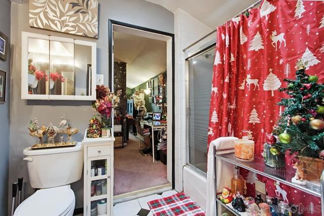 1654 LINWOOD, San Diego CA: https://media.crmls.org/mediaz/6e37cb5a-da98-4fee-b78a-17300094e3de.jpg