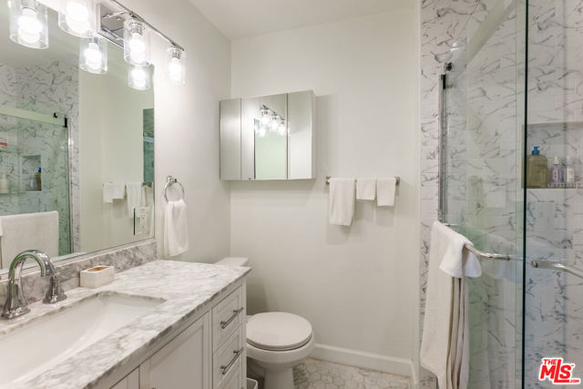 100 South Doheny Drive, 811 photo 9