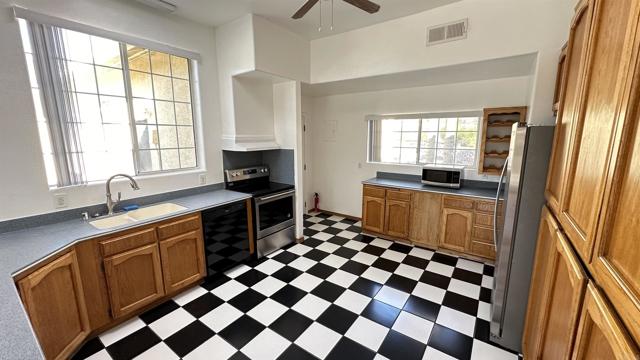 Detail Gallery Image 5 of 13 For 6003 Bonita Meadows Ln, Bonita,  CA 91902 - 3 Beds | 2 Baths