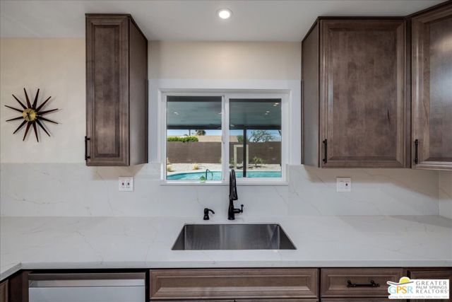 372 E Molino Road, Palm Springs CA: https://media.crmls.org/mediaz/6e38be5f-417c-4a68-a5c7-f51e26659563.jpg