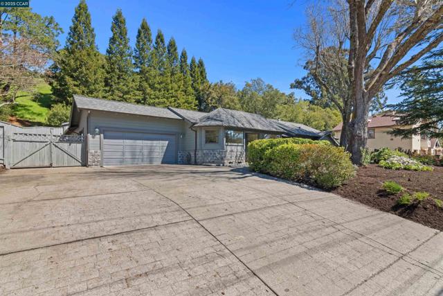 225 Rheem Blvd, Moraga CA: https://media.crmls.org/mediaz/6e38fcbd-f889-4050-9b95-23e3e9dc57d9.jpg