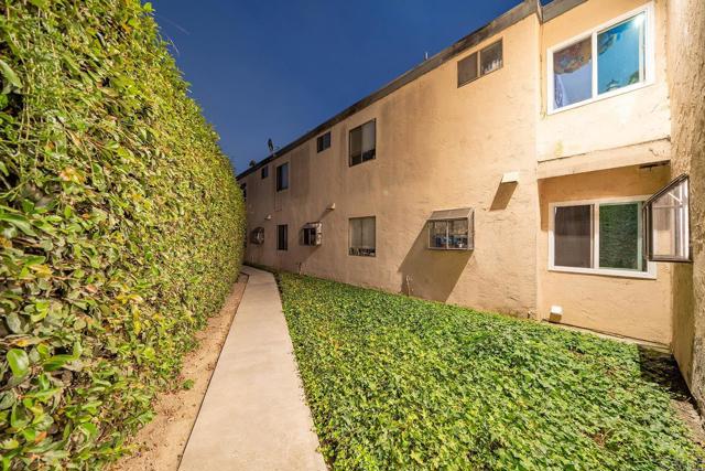 Detail Gallery Image 24 of 27 For 2136 Oceanside Bld, Oceanside,  CA 92054 - 2 Beds | 1 Baths