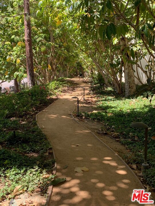 2122 Century Park Lane, Los Angeles CA: https://media.crmls.org/mediaz/6e392a03-83fb-4048-9483-e0a2c25cf317.jpg