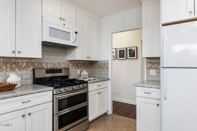 Detail Gallery Image 15 of 44 For 3600 Buena Vista Ave, Glendale,  CA 91208 - 3 Beds | 2/1 Baths