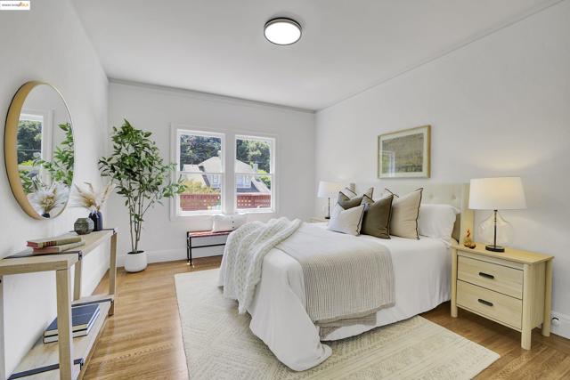 1133 Norwood Ave, Oakland CA: https://media.crmls.org/mediaz/6e396639-9f30-40f5-9ff0-2098af4e1899.jpg