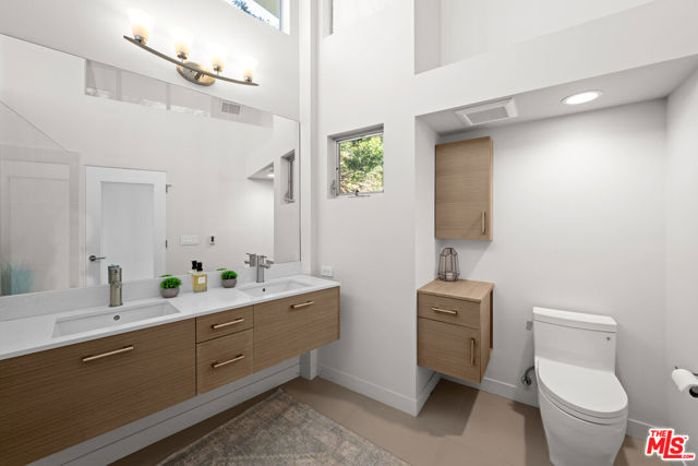 3631 Sunswept Drive, Studio City CA: https://media.crmls.org/mediaz/6e39d883-ef30-48f2-a7db-115a1ba5e948.jpg