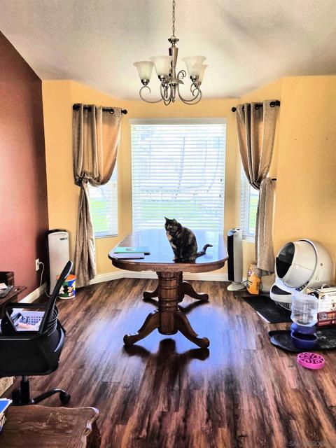1552 Merlot Ct, Vista CA: https://media.crmls.org/mediaz/6e3a2590-052f-4448-b2e5-502cc7392a60.jpg