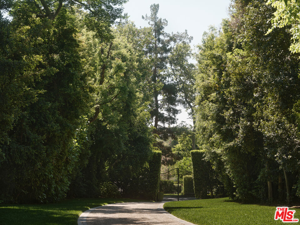 https://media.crmls.org/mediaz/6e3a6831-ed1e-4bb0-b352-29fd935332fb.jpg?preset=X-Large