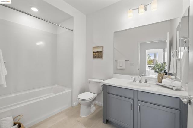 2818 Fifth Street, Alameda CA: https://media.crmls.org/mediaz/6e3aac9c-7160-4ea4-9d4d-8cfa3aebd182.jpg
