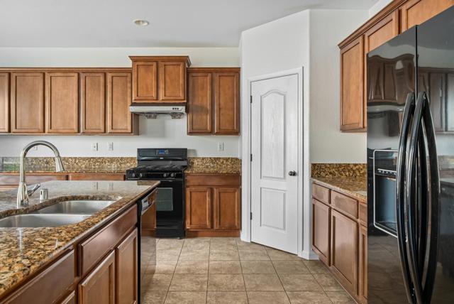 9748 Collie Way, Elk Grove CA: https://media.crmls.org/mediaz/6e3b477b-6840-49e4-ab6d-8eb3041f1f3a.jpg