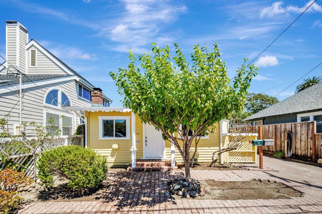 216 2nd Avenue