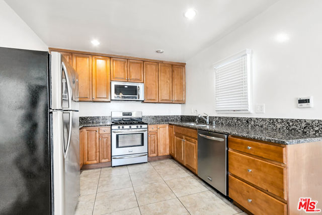 139 N Harper Avenue, Los Angeles CA: https://media.crmls.org/mediaz/6e3c922e-0018-43e6-9a2d-8c41ee798e3a.jpg