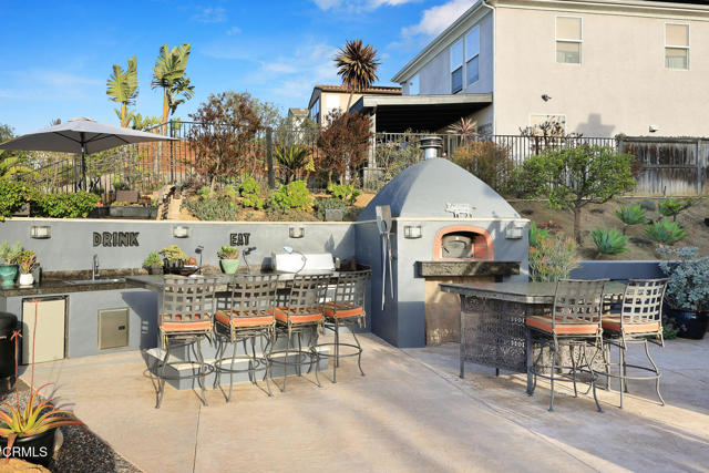 653 Milford Street, Los Angeles CA: https://media.crmls.org/mediaz/6e3d24bc-f115-41d0-93a6-47e82f5f222f.jpg