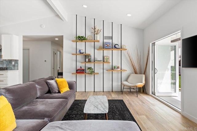 Detail Gallery Image 6 of 40 For 725 Cathy Ln, Cardiff By The Sea,  CA 92007 - 4 Beds | 2/1 Baths