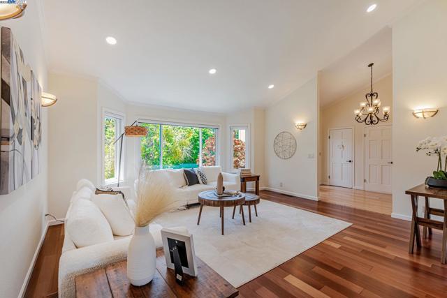483 Becado Place, Fremont CA: https://media.crmls.org/mediaz/6e3d749b-721b-469e-9d58-e3a887c6c2dc.jpg