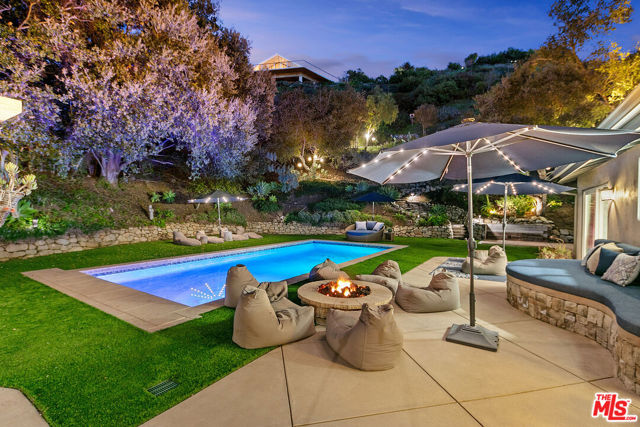 30603 El Sueno Drive, Malibu CA: https://media.crmls.org/mediaz/6e3de268-447b-4d21-91f1-9f641fc5203b.jpg