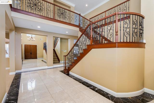 30 Arundel Dr, Hayward CA: https://media.crmls.org/mediaz/6e3e0fe2-692a-4adb-a843-3eb17fe961e4.jpg