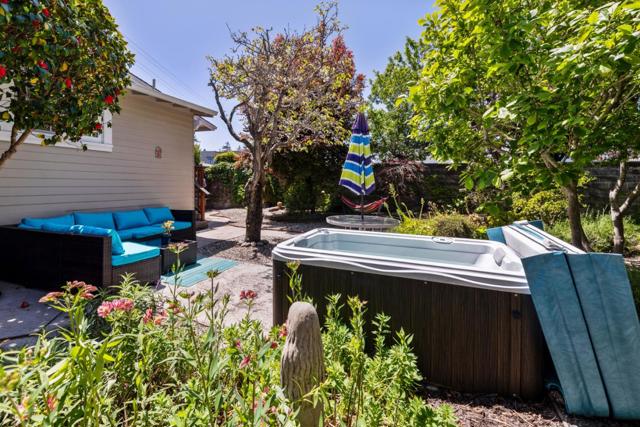 113 Washburn Avenue, Santa Cruz CA: https://media.crmls.org/mediaz/6e3e90bf-458d-4bf0-9961-4990514fedde.jpg