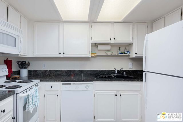 32505 Candlewood Drive, Cathedral City CA: https://media.crmls.org/mediaz/6e3f742d-ea0f-4215-8ede-259a722c3fd5.jpg