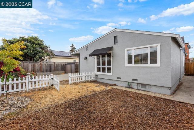 15067 Churchill St, San Leandro CA: https://media.crmls.org/mediaz/6e3f7ea3-ea66-430f-a655-80be6e048cc2.jpg