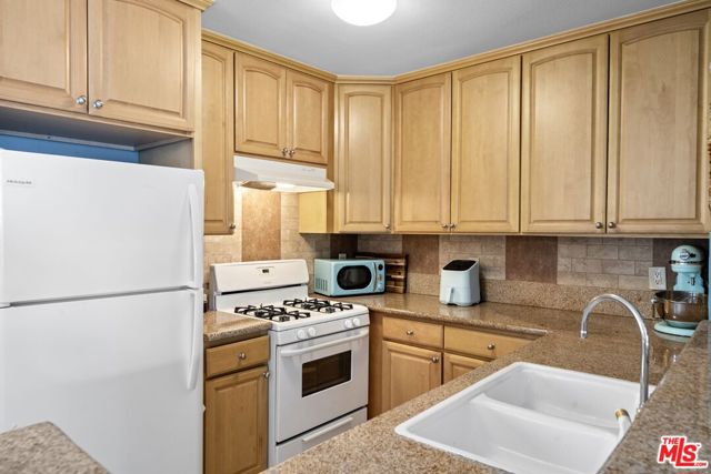 9005 Cynthia Street, 414 photo 6