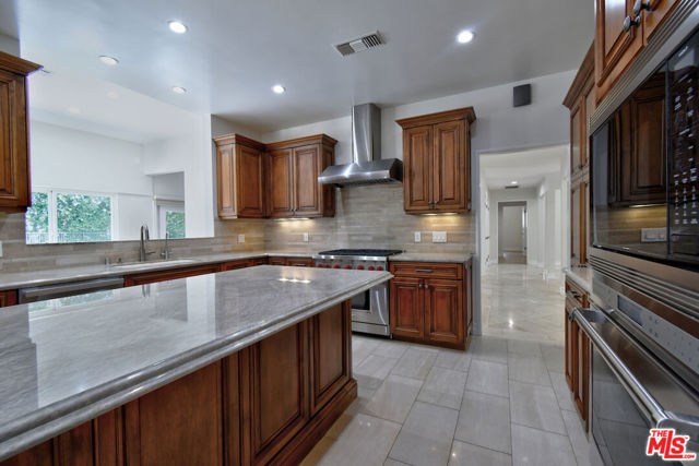 23637 Park Belmonte, Calabasas CA: https://media.crmls.org/mediaz/6e3fc18a-9bd6-4c81-a6eb-918f41d0915a.jpg