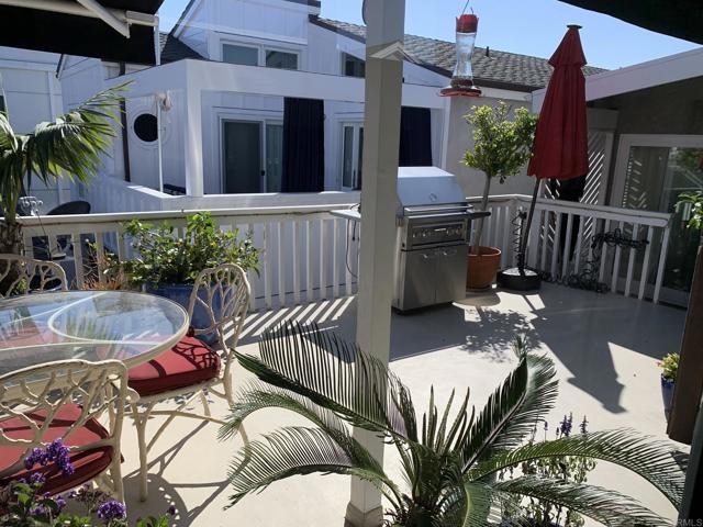 429 Begonia Avenue, Corona del Mar CA: https://media.crmls.org/mediaz/6e3fc6de-7b38-4b39-8855-a289a53a9e2d.jpg
