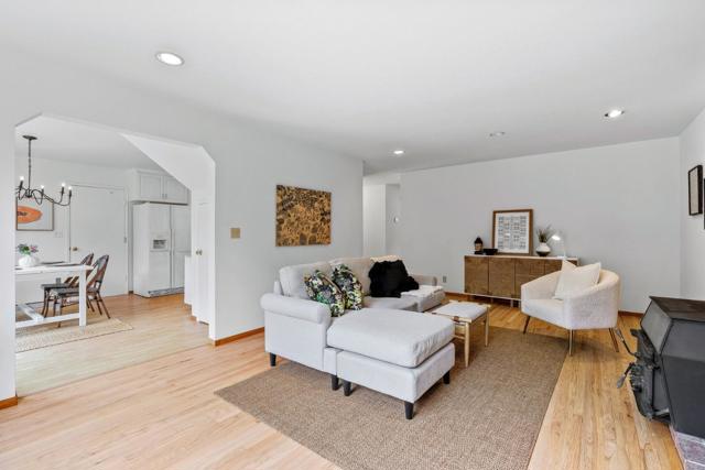 150 Sir Francis Court, Capitola CA: https://media.crmls.org/mediaz/6e40292d-d559-4fa1-9307-cb67fda277f8.jpg