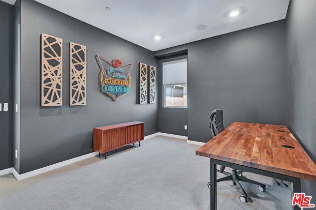 515 Daniel Freeman Circle, Inglewood CA: https://media.crmls.org/mediaz/6e40719c-b969-4db3-a33a-02c2ea77044a.jpg