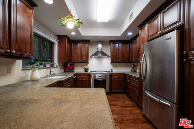 1331 N Sycamore Avenue, Los Angeles CA: https://media.crmls.org/mediaz/6e40f37c-2eaf-41fe-971a-51696649299e.jpg