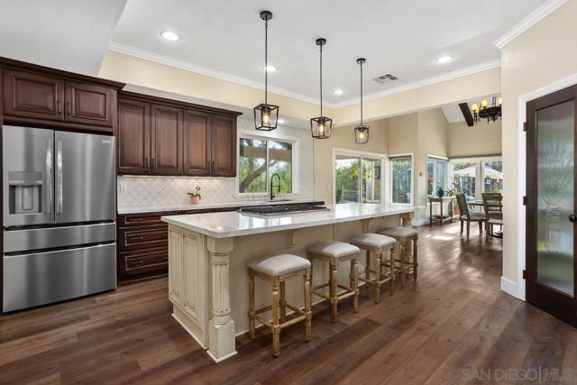 14298 Ipava Dr, Poway CA: https://media.crmls.org/mediaz/6e40f955-49bd-4af4-adb9-0857325354ac.jpg