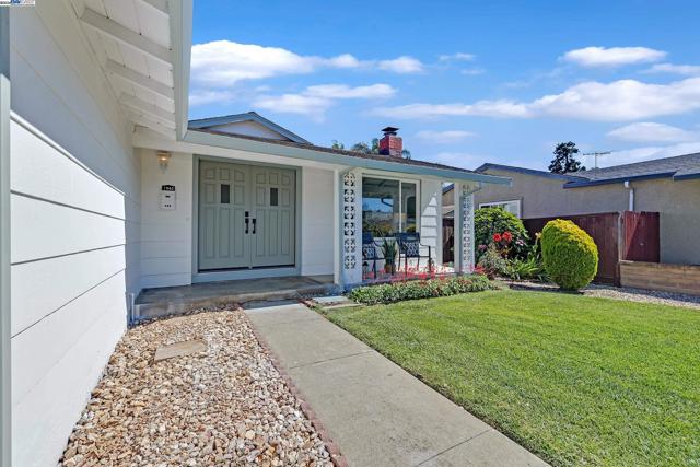 1942 Sherman Dr, Union City CA: https://media.crmls.org/mediaz/6e4143a3-a699-4ea1-b60c-d525daa739ed.jpg