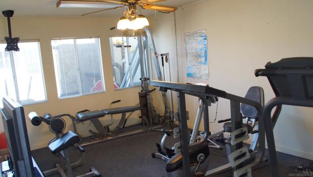 955 Howard Ave, Escondido CA: https://media.crmls.org/mediaz/6e41d022-3871-40aa-b6cc-155177f24b51.jpg