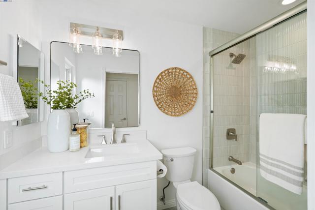 3211 Harvey Ct, Pleasanton CA: https://media.crmls.org/mediaz/6e422fad-92b0-48cf-85a3-dec502ba7b47.jpg
