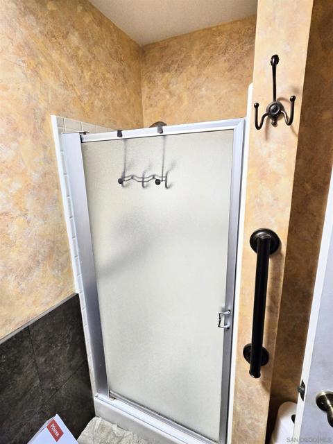 1552 Merlot Ct, Vista CA: https://media.crmls.org/mediaz/6e425490-e3ea-4e5a-8bac-f28399de4359.jpg