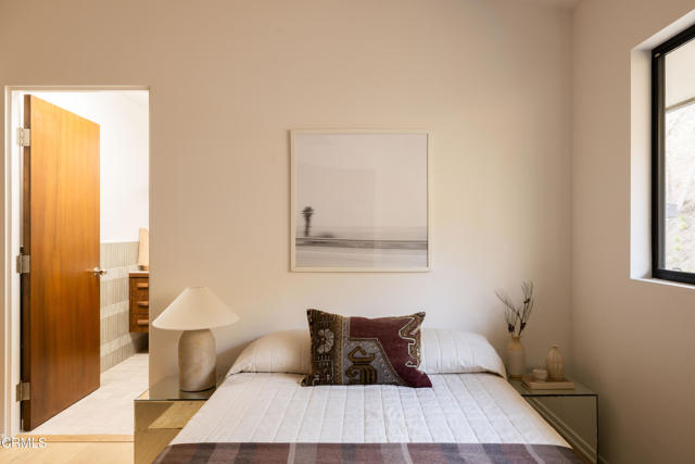 945 Linda Vista Avenue, Pasadena CA: https://media.crmls.org/mediaz/6e42dc9e-767b-4047-a519-b9b1498774ed.jpg