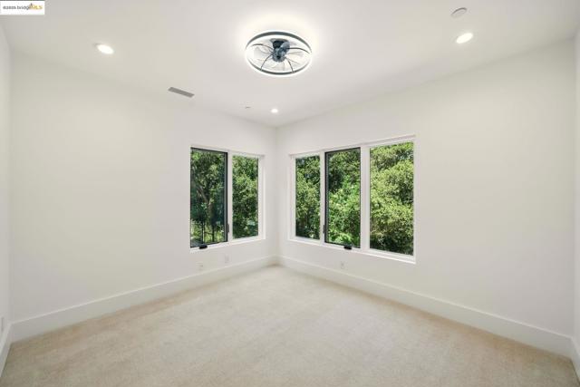 13462 Campus drive, Oakland CA: https://media.crmls.org/mediaz/6e42eb19-53bc-4660-9647-90b94c3de848.jpg