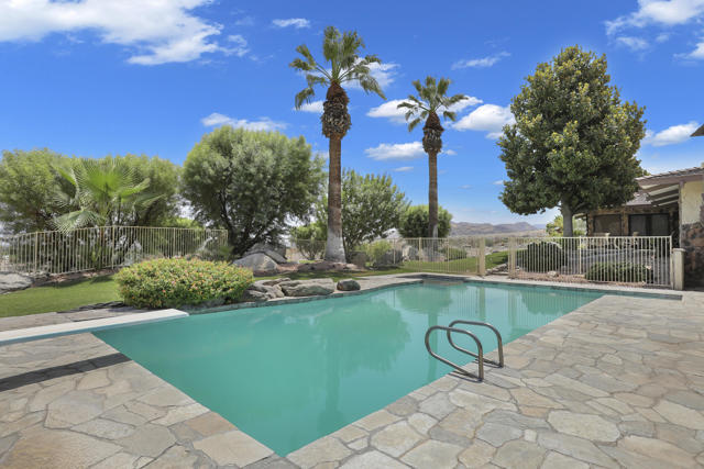 770 S La Mirada Road, Palm Springs CA: https://media.crmls.org/mediaz/6e42fc0a-6c5c-4735-aa30-c7f6824c178f.jpg