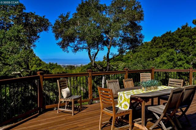 3981 Amyx Ct, Hayward CA: https://media.crmls.org/mediaz/6e43b753-d876-4774-bd1d-24df28daa746.jpg