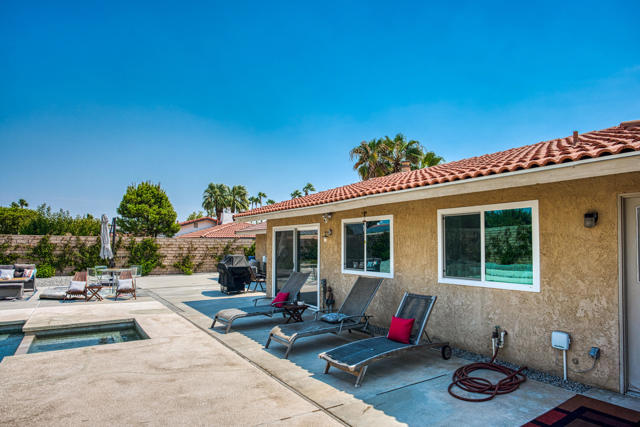 2450 Tamarisk Road, Palm Springs CA: https://media.crmls.org/mediaz/6e43c349-25bc-4a14-a856-b5620e886f83.jpg